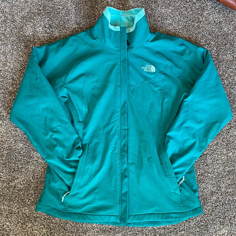 Medium Weight Women’s Full Zip North Face Jacket